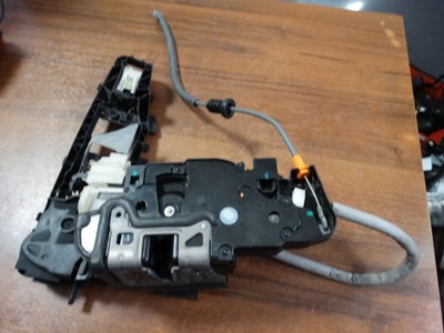 Замок доводчик дверь левый передний mercedes x247 1 фото №1