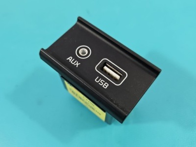 Роз'єм usb kia sportage iv 15-21 96120-c5100 фото №1