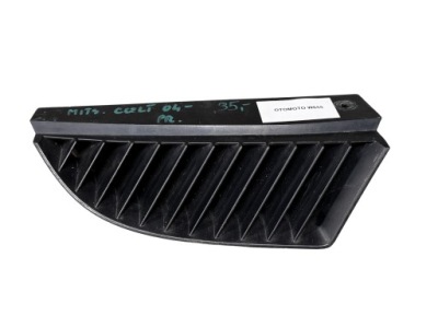 Mitsubishi colt 2004- решітка радіатора передній бампера права оригінальний номер mn127774 фото №1