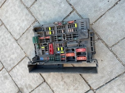 Bmw e90 e91 коробка предохранителей фото №1
