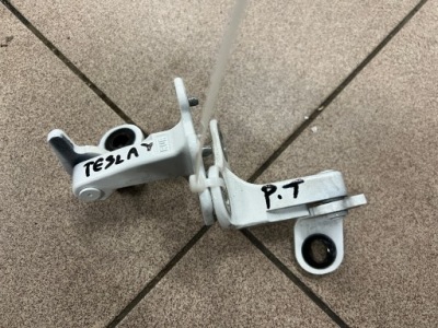 Tesla model y 20- петли дверь правый задний  комплект цвет ppsw фото №1