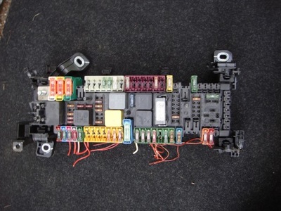 MODUŁ БЛОК ЗАПОБІЖНИКІВ MERCEDES A2465400240