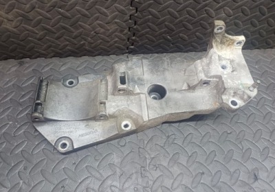 Кронштейн генератора оригінальний номер 4u3q-19k341-af фото №1