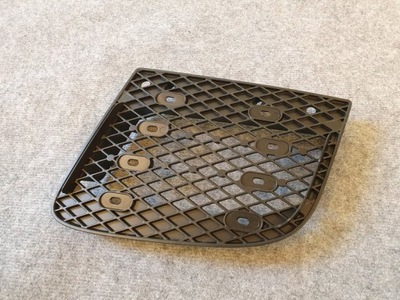 Audi оригінальний номер 420807698a auri решітка фото №1