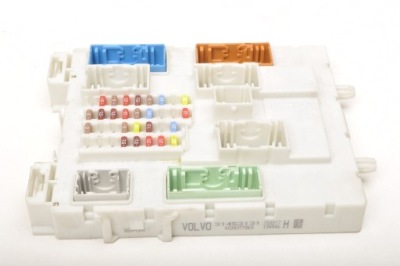 Volvo v40 рамка / модуль запобіжників t2 бензин 90kw 122 hp 31453131 фото №1