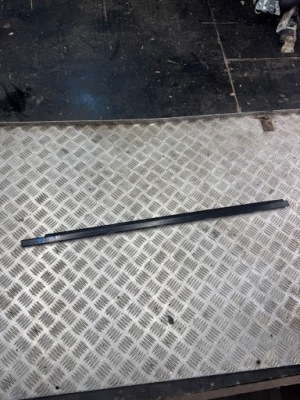 Молдинг двері правий перед скребок mitsubishi pajero 2 5d фото №1