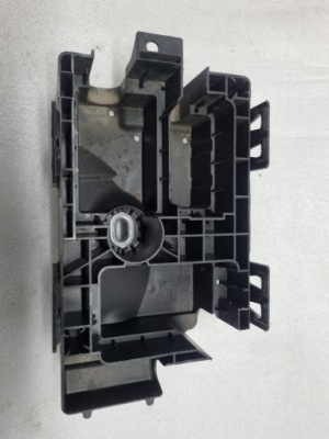 Opel astra j основание коробка предохранителей 13302321 фото №1