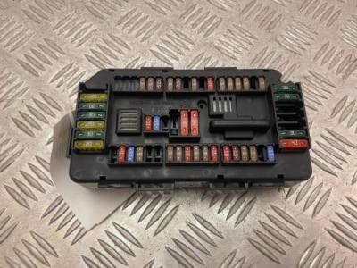 Bmw 3 f30 f35 f31 2013 рамка / модуль предохранителей 9337879 фото №1