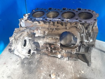 Dół двигателя toyota hilux 2.5 d4d 2kd фото №1