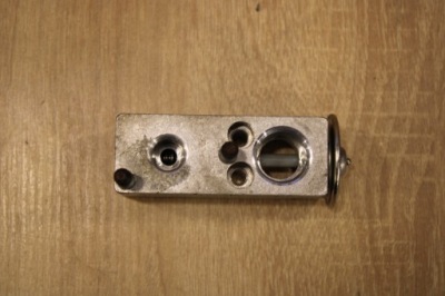 Клапан расширительный peugeot 5008 фото №1