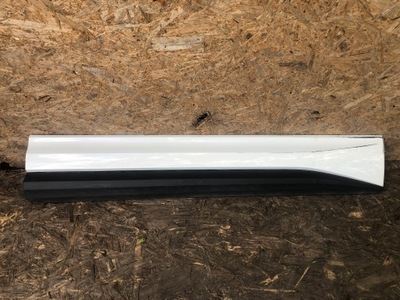 Дверь молдинг skoda karoq правая перед фото №1