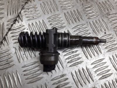 Насос-форсунка skoda octavia 045130073t фото №1