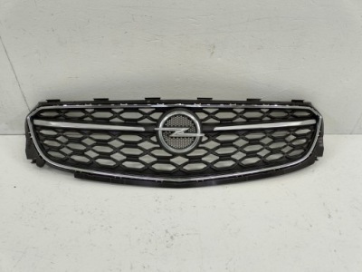 Решітка радіатора перед opel insignia b рестайлінг  39225888 фото №1