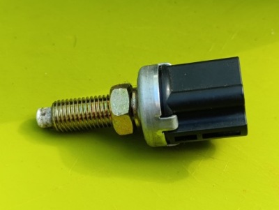 Датчик світла стоп педалі гальма toyota yaris 84340-47020 оригінал фото №1