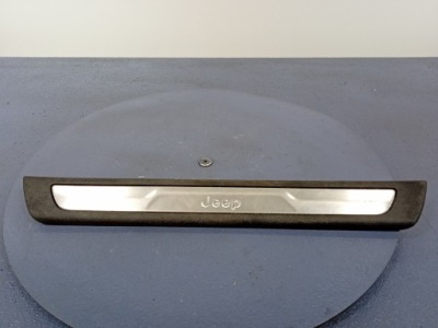 Grand cherokee wk2 накладка порог перед правая фото №1