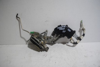 Замок двері правий перед daihatsu feroza фото №1