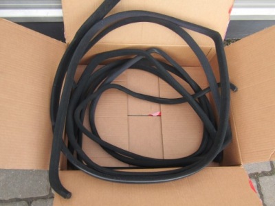 29 mercedes w124 sedan прокладка двері тканинна кузовна czarna 4szt фото №1