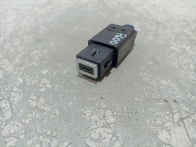 Fiat 600 разъём usb 7357786100 фото №1