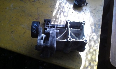 Bmw 5 e39 - кронштейн двигуна натягувач фото №1