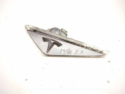 Tesla model s 2020 ліва сторона поворотник крила передній фото №1