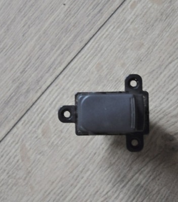 Kia sportage ii переключатель стекло правый задняя 483525-1110 фото №1