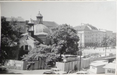 RYNEK W KRAKOWIE – KOŚCIÓŁ ŚW. WOJCIECHA – LATA 60-TE