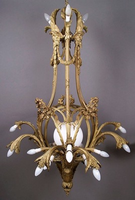 Żyrandol w stylu Ludwika XVI