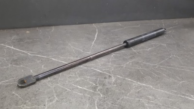 1868555 привід капот bmw e28 фото №1