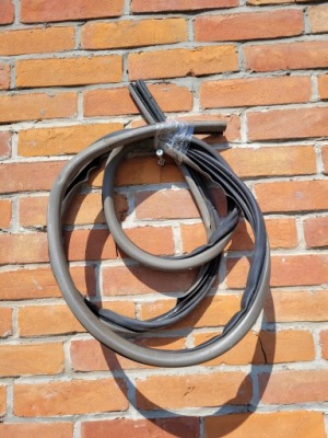 Jeep cherokee kj прокладка дверь правый перед серая фото №1