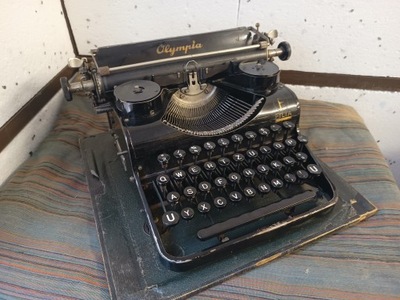 MASZYNA DO PISANIA OLYMPIA FILIA W WALIZCE SPRAWNA