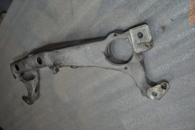 Кронштейн балка 7l8199207 7l8512369 фото №1