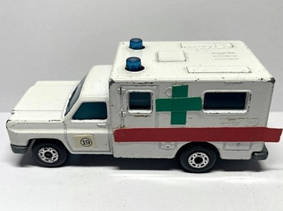 MATCHBOX-No.41 AMBULANCE Z 1977 ROKU (47)