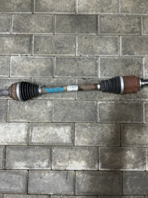 Приводной вал левая renault clio iv рестайлинг  0,9 tce 391017355r фото №1