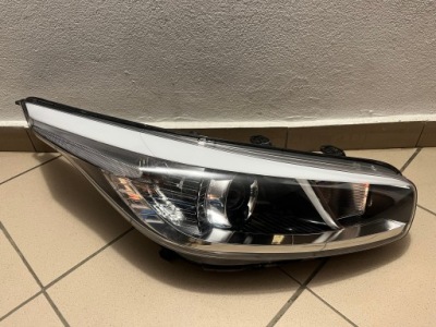 Лампа передня перед права kia ceed ii 2 12- 92102-a2010 фото №1