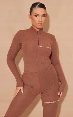 PRETTYLITTLETHING PRĄŻKOWANE BODY Z LOGO L