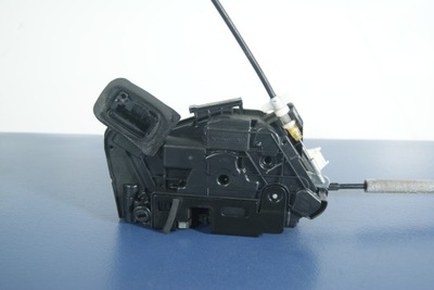 Skoda rapid замок лівий задній 5e0839015 фото №1