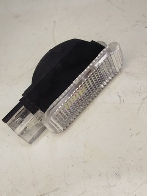 Лампа освітлення кабіни vw golf vii 4b0947415a фото №1