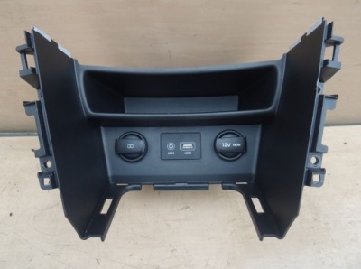 Hyundai kona панель середній роз'єм 12v usb фото №1