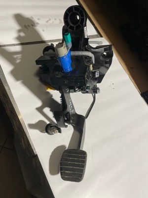 Педаль сцепления renault trafic iii 2.0dci lift фото №1