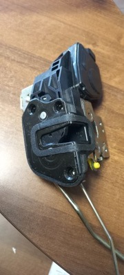 Замок дверь передний правый kia sportage ii 81321-1f010 фото №1