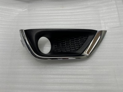 Решётка противотуманной фары правая решётка радиатора бампер jeep compass 2017- оригинальный номер хром фото №1