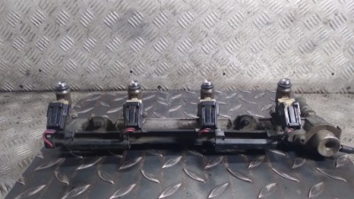 Молдинг упорскування vw bora 1.6 036133319al фото №1