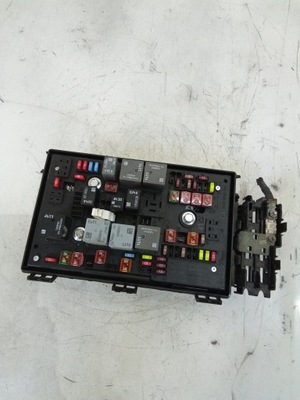 K457 коробка предохранителей opel astra j 13318779 фото №1