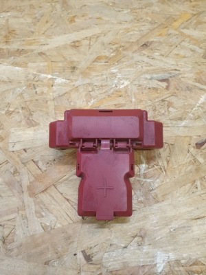 Mercedes x klasa w470 захист клеми плюсовий фото №1