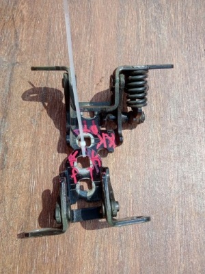 Jeep cherokee kk 07-12 петлі двері правий задня фото №1