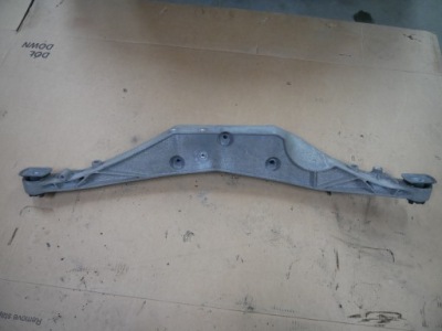 Bmw f46 f39 f40 f45 f48 балка опора кронштейн мост задний  6852896 6858474 фото №1