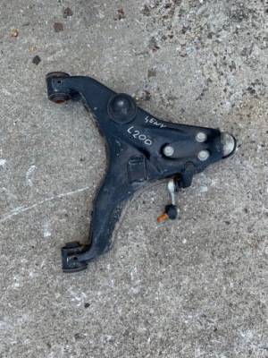 Mitsubishi l200 важіль перед нижній лівий фото №1