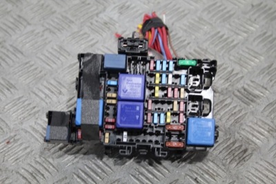 Коробка запобіжників trafic iv 4 iii 3 lift 2022 фото №1