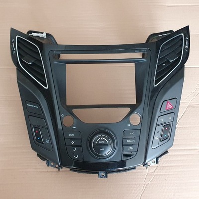 Hyundai i40 97250-3z900 панель кондиціонера рамка радіо фото №1