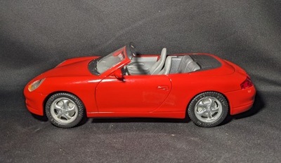 MODEL PORSCHE 911 - SKALA 1:18 - MIRA